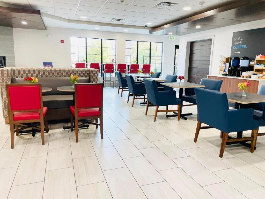 Holiday Inn Express Hotel & Suites Grand Island By Ihg Экстерьер фото